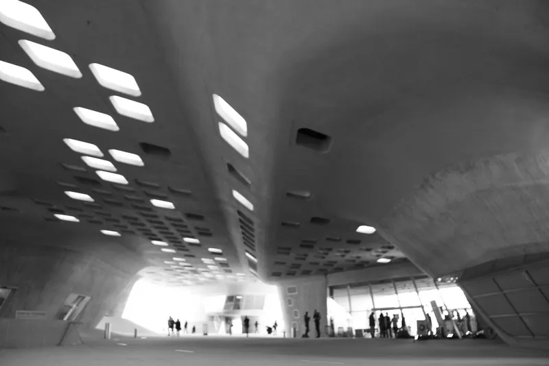 Halle unter dem Science Center phaeno, Indoorspielplatz-Alternative für graue Novembertage