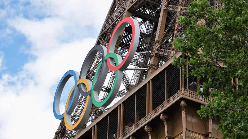 Olympic rings on the Eiffel Tower, a must-see when visiting the Paris 2024 Olympics with kids