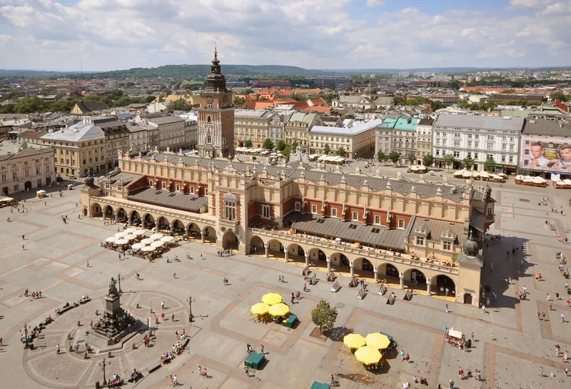 Restauracje przyjazne dzieciom w Krakowie: ogródki restauracyjne na Rynku Głównym